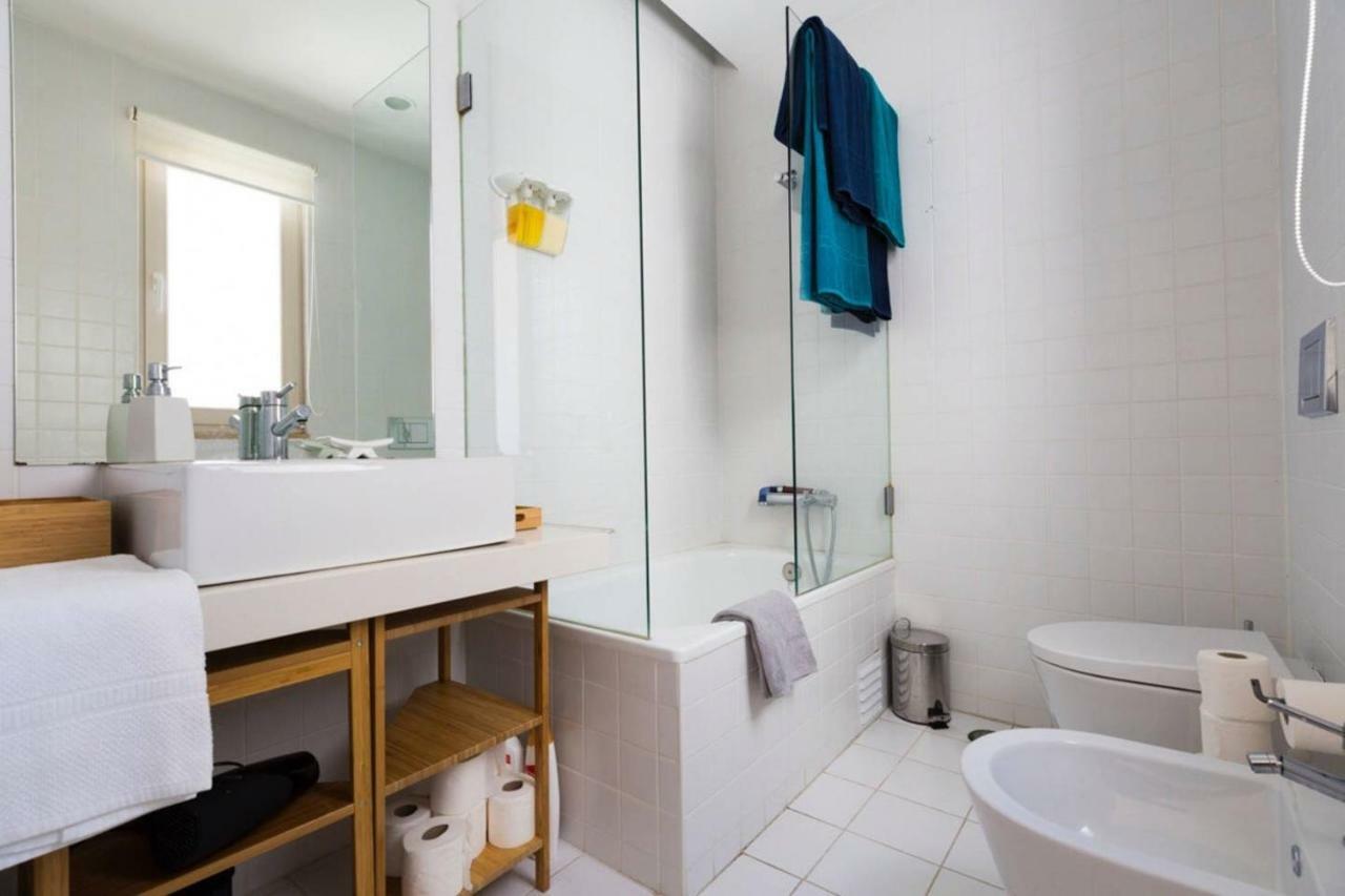 Ola Lisbon - Principe Real IV Apartment Bagian luar foto